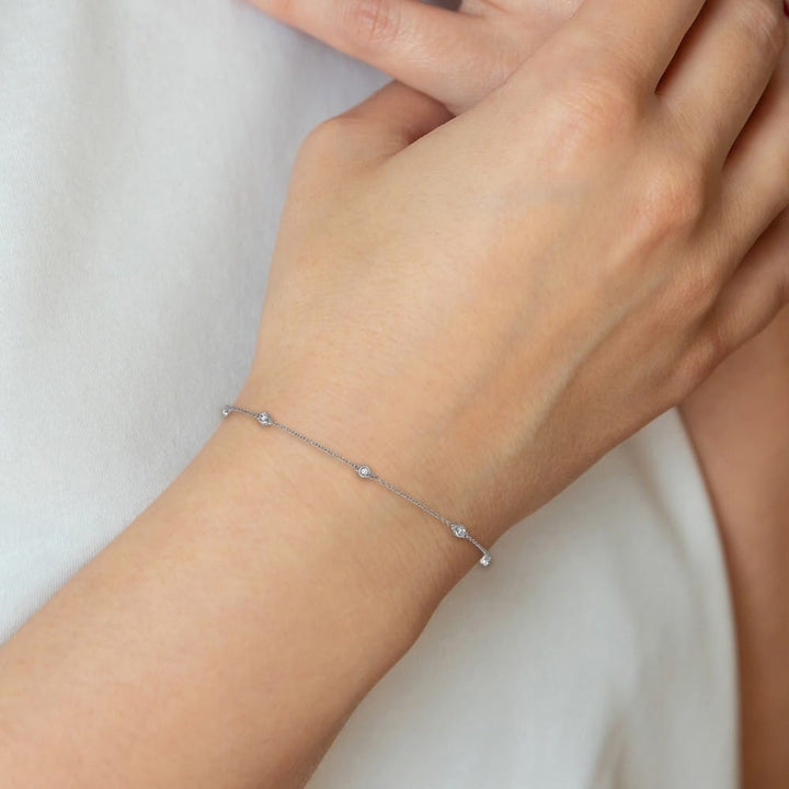 14K White Gold 1/8 carat Bezel-set Diamond and Cable 7-Station Anklet