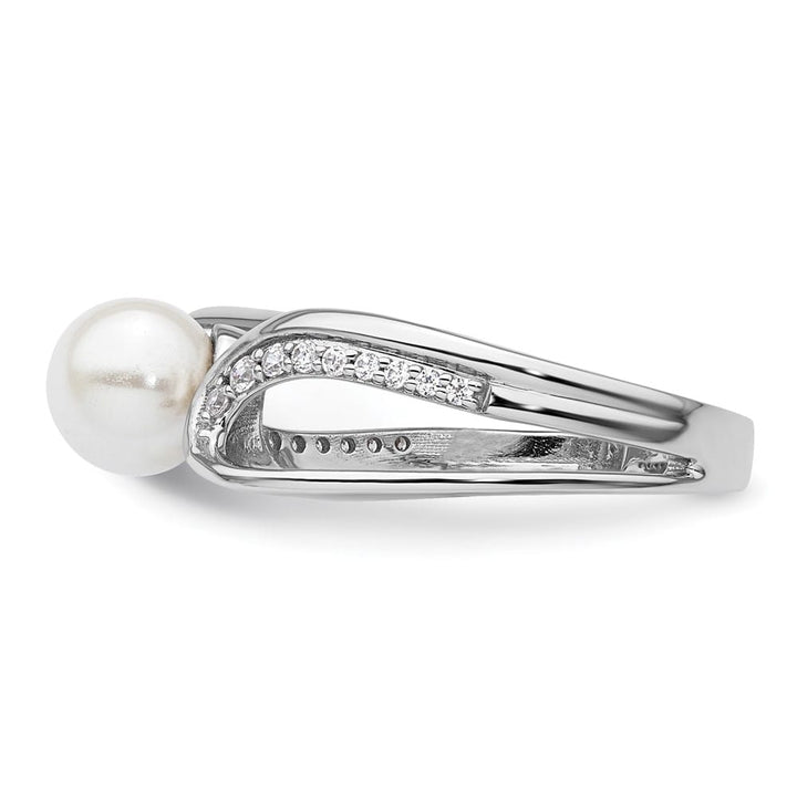 14k White Gold Diamond and White Freshwater Cultured Pearl Ring Size 7