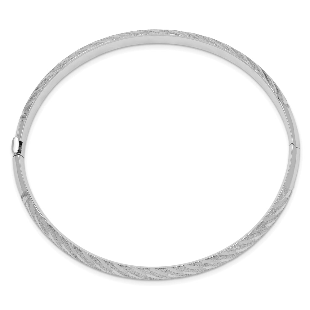 14k White Gold Textured Diamond-cut 6.20mm Twisted Hinged Oval Bangle