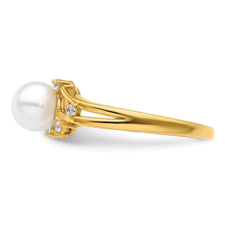 14k Yellow Gold 1/10 Carat Diamond and White Cultured Pearl Ring Size 7