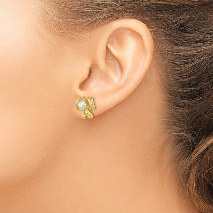 14K Yellow Gold 3-4mm White Button Freshwater Pearl Bow Post Earrings