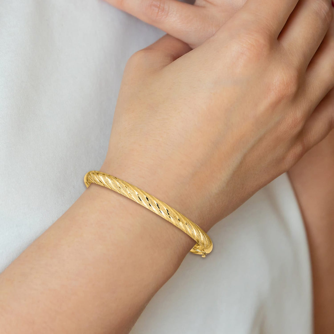 14k Textured Diamond-cut 6.20mm Twisted Hinged Oval Bangle Bracelet