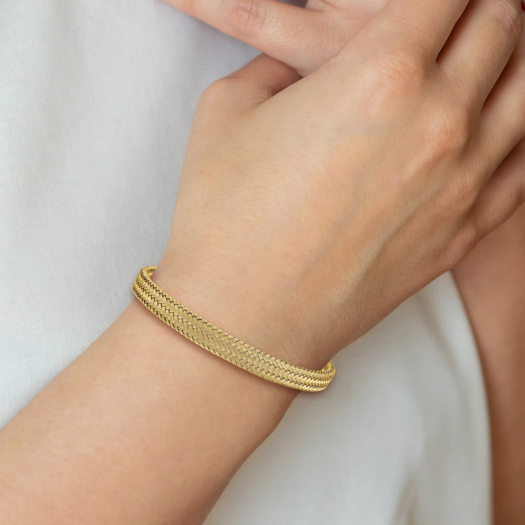 Chisel Stainless Steel Yellow IP-plated 6mm Mesh Wire Cuff Bangle